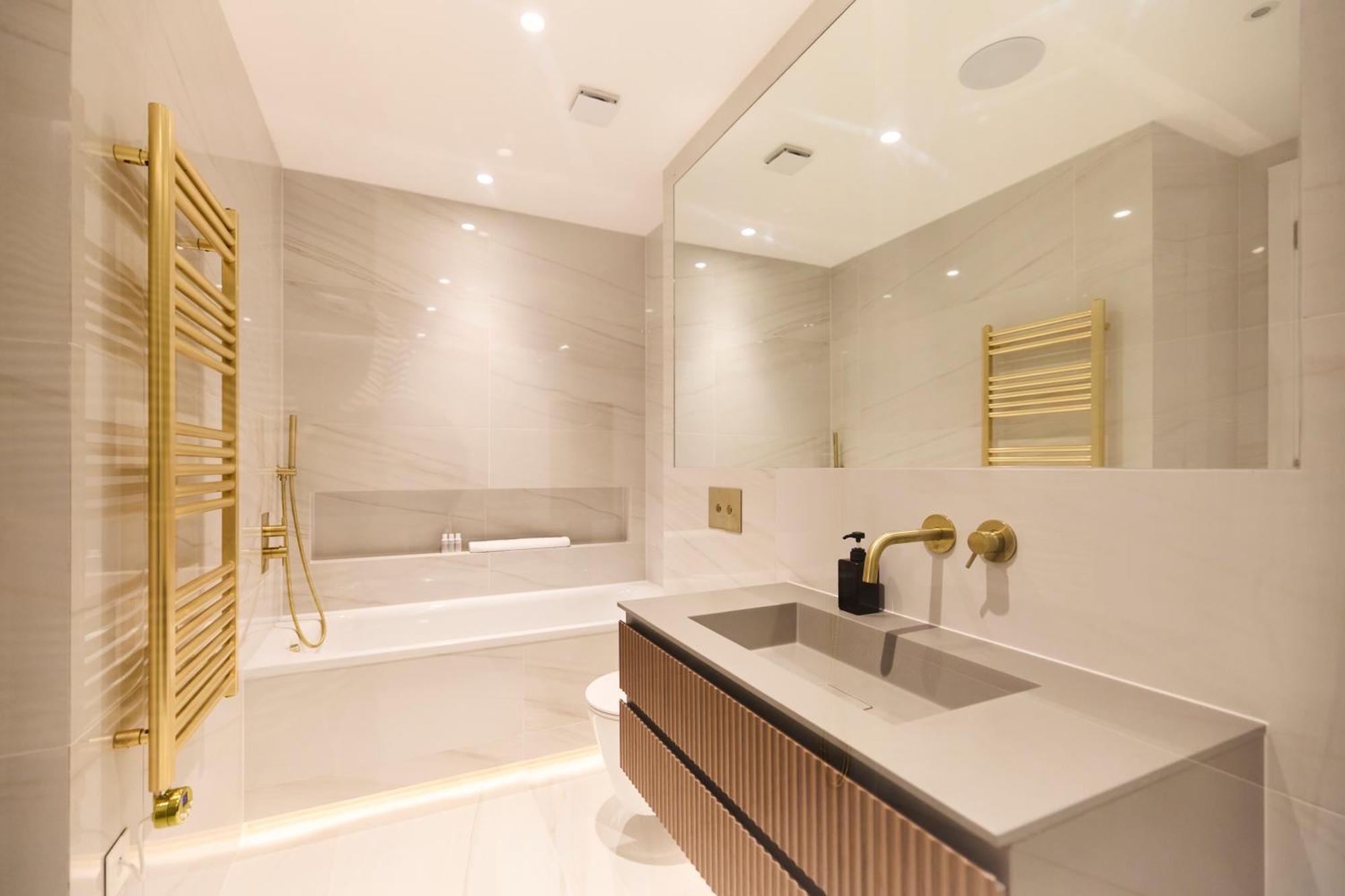 The Temple Fortune Crib - Lovely 3bdr House With Balcony Londra